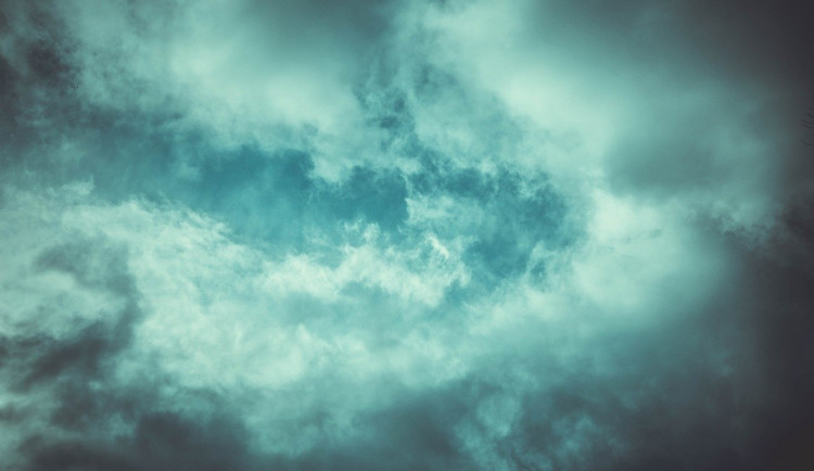 POČASÍ NA PONDĚLÍ: Podobně jako včera, teploty budou opět vysoké