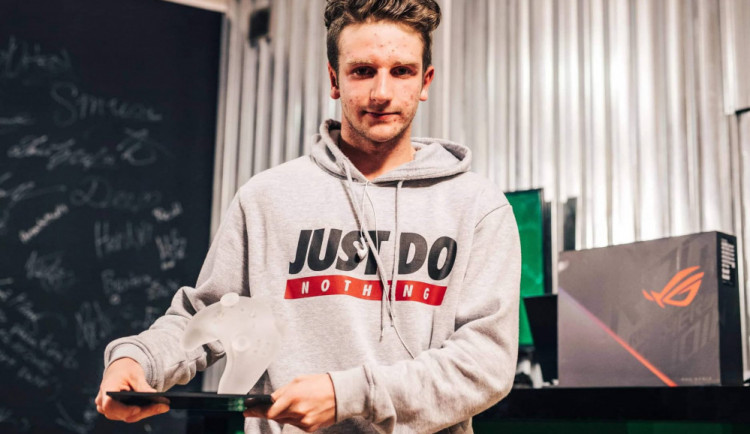 ROZHOVOR: Přijel jsem jako outsider, o to víc si úspěchu vážím, říká Dominik Lengal, mistr Československa v počítačové hře FIFA