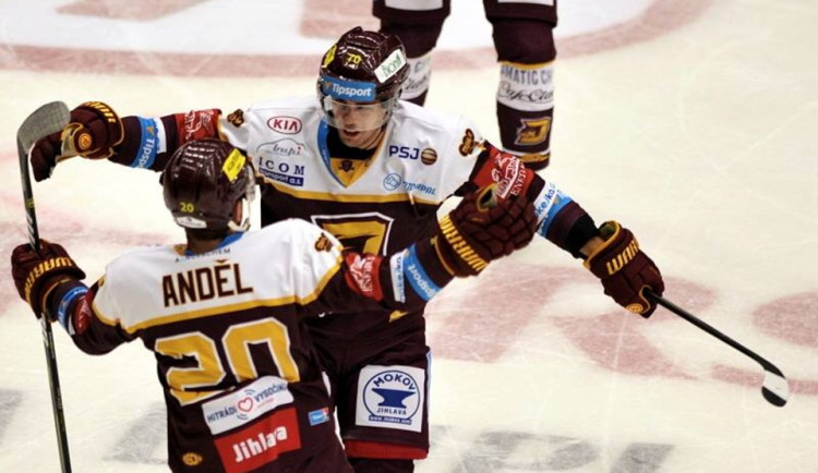 Vysočina zase patří Dukle, v derby porazila Třebíč 3:0. Na předkolo play-off má náskok deset bodů