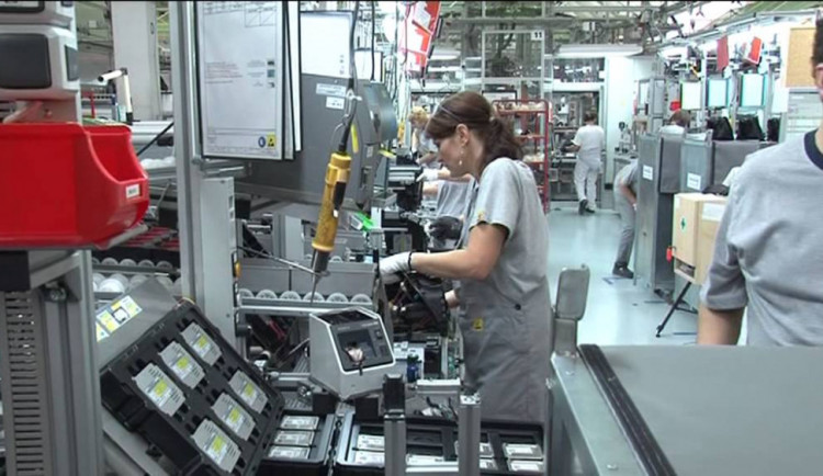 V Automotive Lightingu už druhý týden stojí výroba. Firma čeká na vývoj situace u automobilek