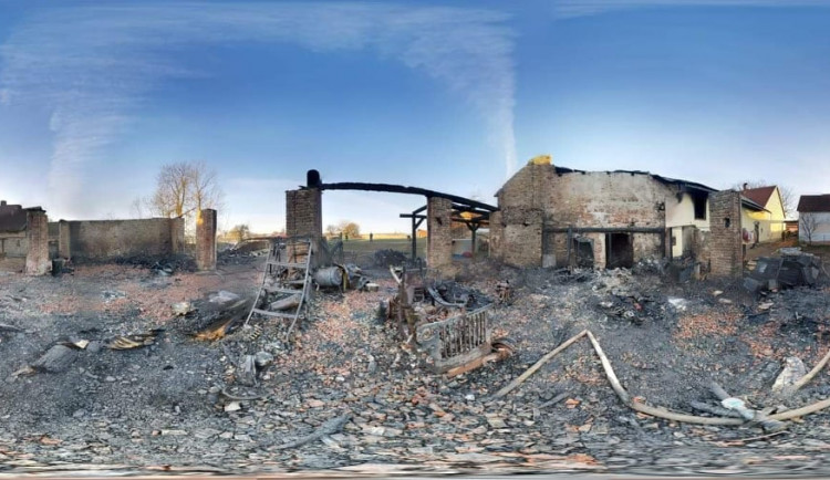 Noční požár stodoly v Častrově způsobil milionové škody