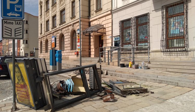 Z Masarykova náměstí byly minulý týden odstraněny dvě telefonní budky