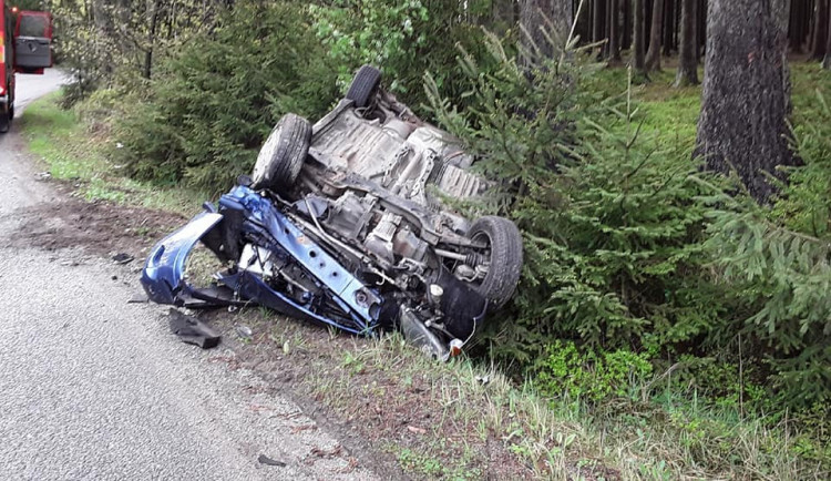 Nehoda u Třeště si vyžádala jen poškozené vozidlo, řidič přežil ve zdraví