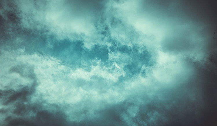 POČASÍ NA NEDĚLI: Možná sprchne, teploty vystoupají až k šestnácti stupňům