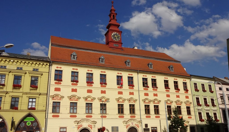 Bývalý náměstek P. Laštovička v rozhovoru zkritizoval vedení města, to se důrazně ohradilo