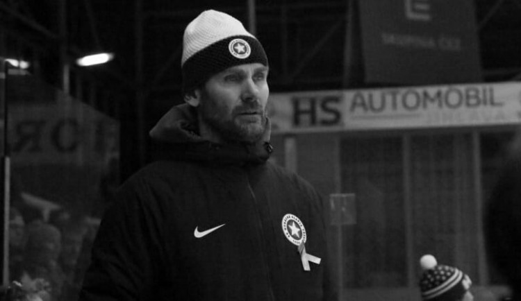 Smutná zpráva z hokejové Třebíče. Ve 47 letech zemřel hlavní trenér a manažer Radek Novák