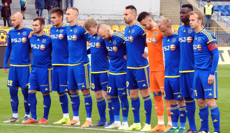 Fotbal je zpátky! Vysočina se v pondělí ve šlágru kola představí na hřišti Dukly