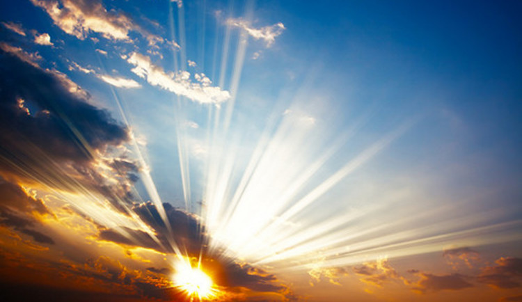 POČASÍ NA PONDĚLÍ: Zejména polojasno, k večeru mohou přijít srážky