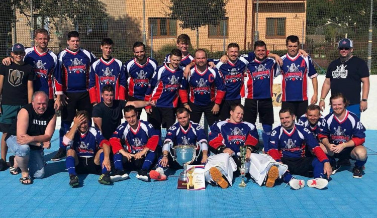 Hokejbalový Orion Cup opanovala Karviná, na specializovanou školku se vybralo skoro 16 tisíc