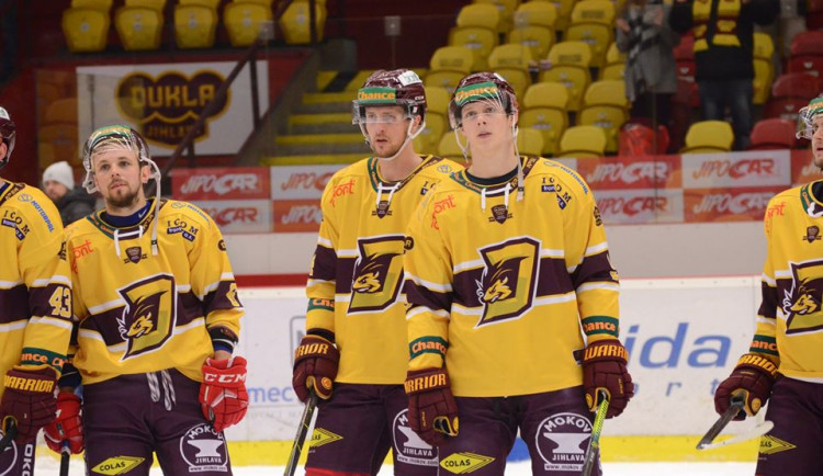 Trénovat na ledě nemohou, výplaty za září nedostali. Dobrá nálada nás ale zatím neopouští, zní z Dukly