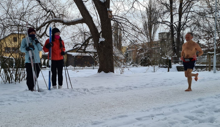 Půlmaraton naboso a ve sněhu. Josef Šálek dnes v Pelhřimově překonal světový rekord