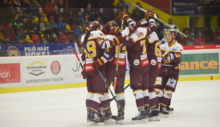 Po vysoké výhře v Sokolově se Dukla vrací do čela první ligy. Pomohly přesilovky