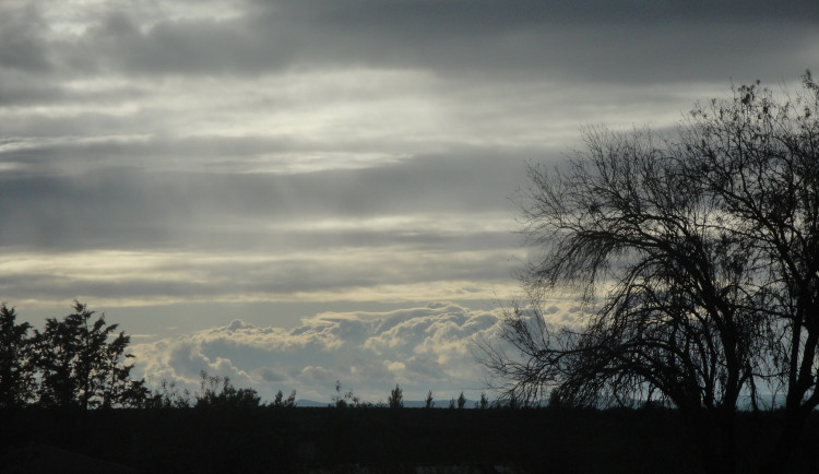 POČASÍ NA SOBOTU: Většinou zataženo, teploty až k sedmi stupňům