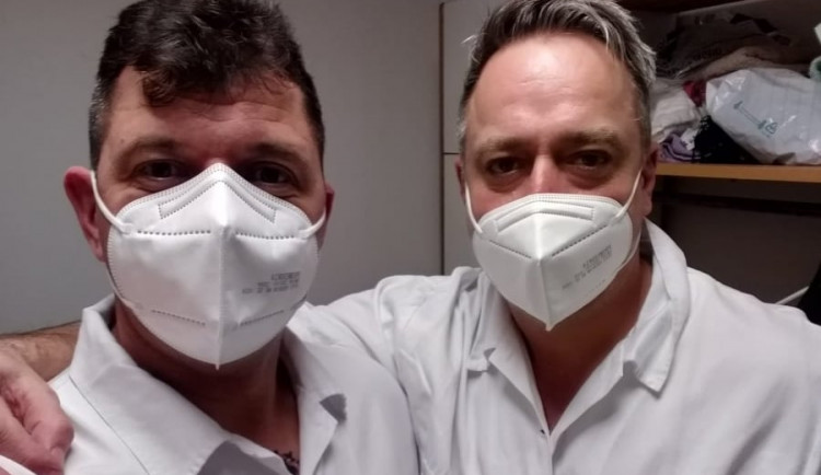 Je to neskutečně namáhavé, zdravotníci mají můj obdiv, říká voják vypomáhající v jihlavské nemocnici