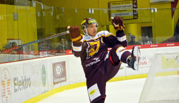 Dukla udolala Slavii v prodloužení a vrací se do čela tabulky