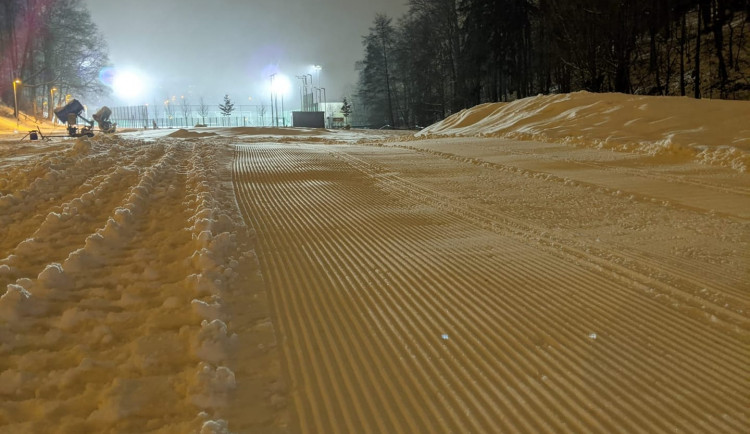 Obleva ničí stopy pro běžkaře v přírodě, ovál u Heulosu je ale stále k dispozici