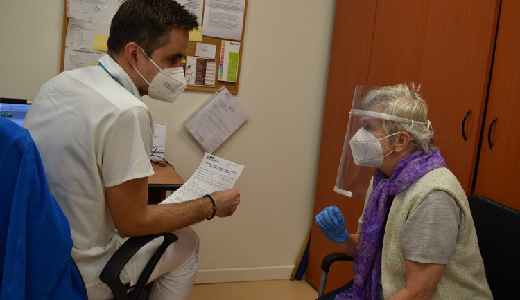 Na Vysočinu dorazilo prvních 700 vakcín od Moderny. Kraj je třetí nejlepší v počtu pozitivních případů