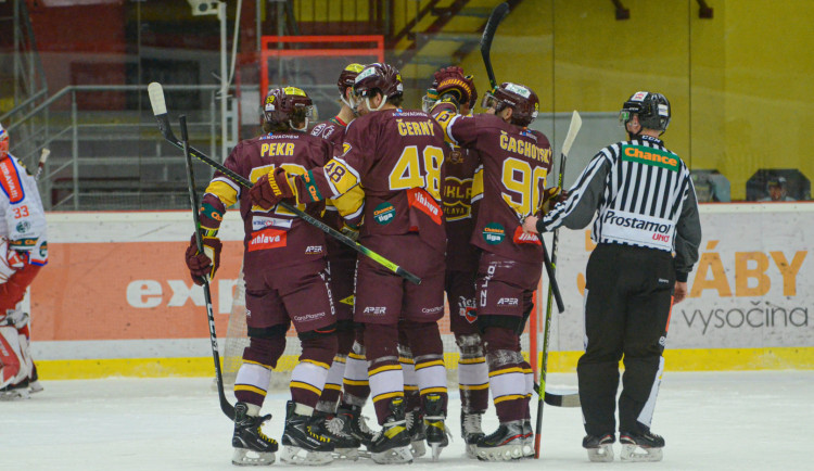 Třetí výhra za sebou. Dukla přejela silnou Porubu 5:2 a v tabulce je třetí