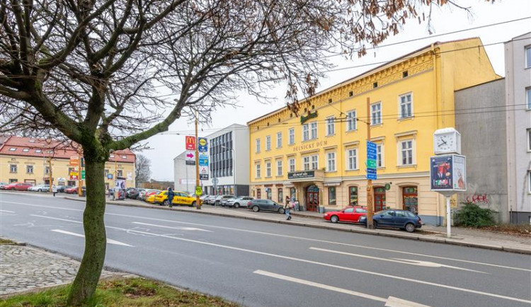 Město sbírá podněty k nové podobě náměstí Almy Rosé. Vyjádřit se můžete do pátku