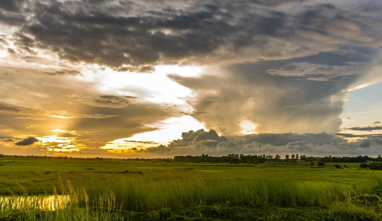 POČASÍ NA ÚTERÝ: Povětšinou oblačno, k večeru ojediněle srážky. Teploty až osmi stupňům