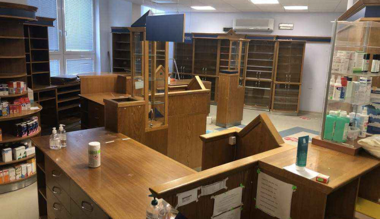 Více komfortu a prostoru pro pacienty. Lékárna v nemocnici dostane nový kabát