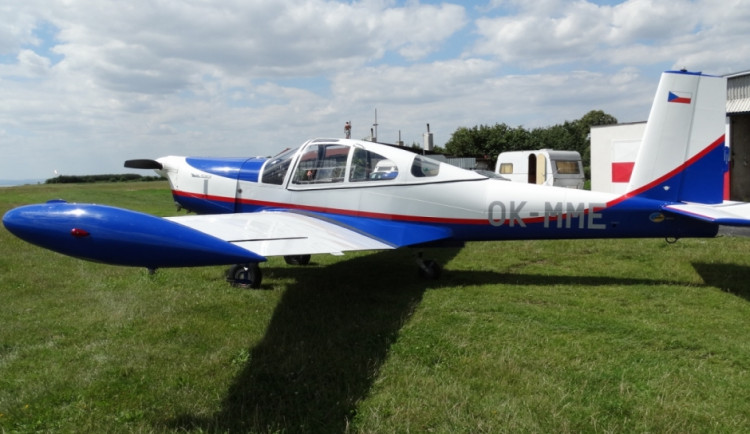 Švýcar přiletěl soukromým letadlem na Henčov, platným testem na covid se ale neprokázal