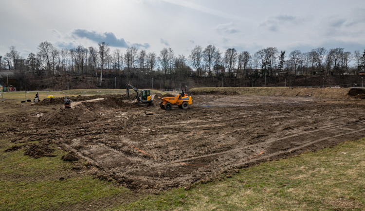 Budou se instalovat nová osvětlení. Lépe uvidíme na cyklostezce u pumptracku a na Rantířovské ulici