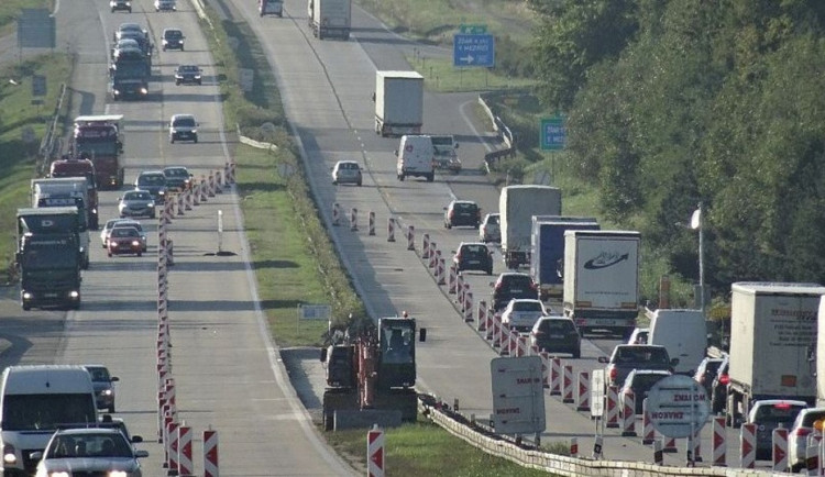 Dálniční úsek mezi Humpolcem a Větrným Jeníkovem je dokončen. Trvalo to tři roky a stálo dvě miliardy
