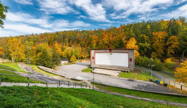 V amfiteátru se  bude přes léto promítat 14 filmů, první již 5. června