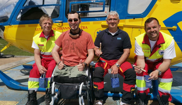 Před dvěma lety přejel Honzu kombajn a měl jen malou naději. Nyní přijel osobně poděkovat jihlavským záchranářům