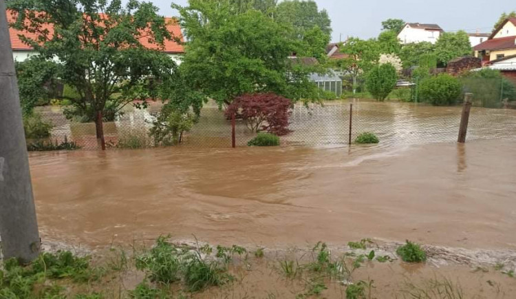 Hasiči kvůli počasí vyjížděli skoro padesátkrát. Nejvíc zásahů měli na Jihlavsku a Žďársku