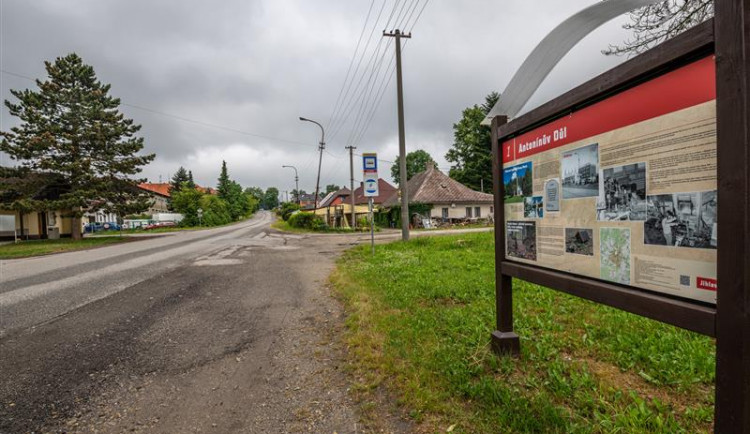 Širší krajnice, nový chodník i veřejné osvětlení. Doprava v Antonínově Dole bude bezpečnější