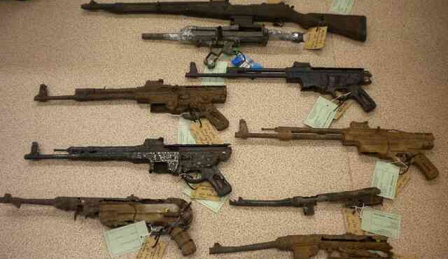 Zbraňová amnestie: Trhavinu a rozbušky ponechal muž v autě před policejní stanicí