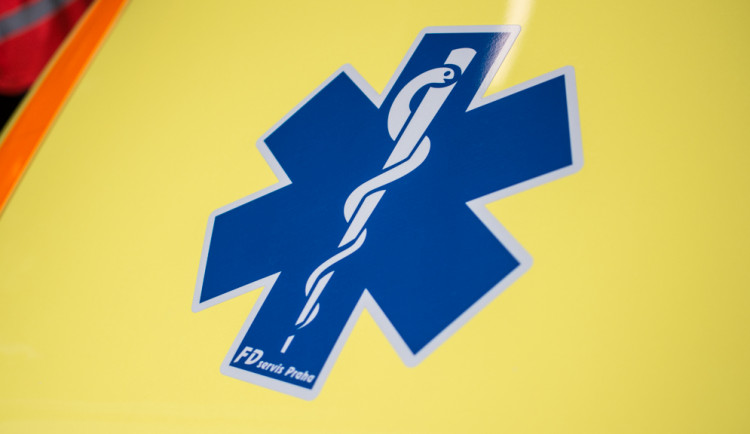 Předjížděl, ačkoli už byl sám předjížděn. Nehoda u Malého Beranova si tak vyžádala hospitalizaci motorkářky