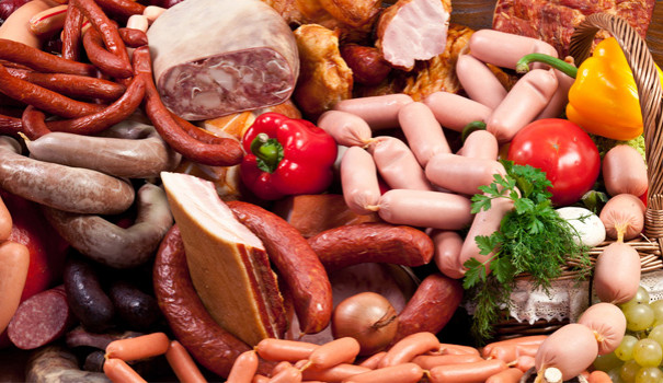 Do řeznictví v Mrštíkově ulici zavítal zloděj, ukradl deset kilo uzenin a finanční hotovost