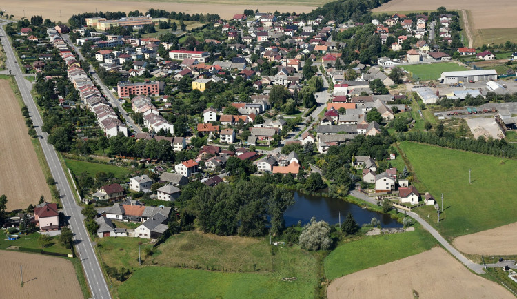 Osm milionů do obce, 200 pracovních míst. Sklady Penny Marketu ve Velkém Beranově jsou opět ve hře