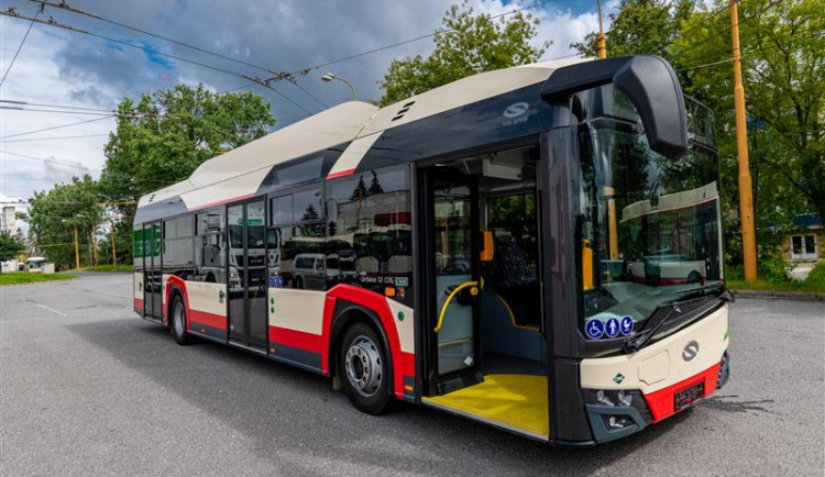 Do Červeného Kříže a Antonínova Dolu nebudou tři dny zajíždět autobusy. Je nám líto, jinak to nejde, říká Rovner z DPMJ