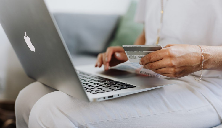 Ode dneška si připlatíme už i za drobné zboží z e-shopů mimo EU