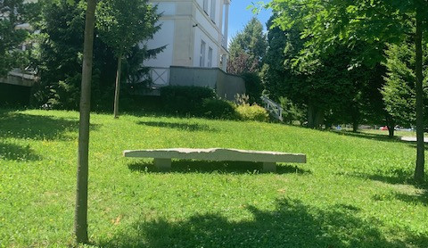 Pieta pro 300 zemřelých. Brodská nemocnice má nový kámen, který připomíná covidovou pandemii
