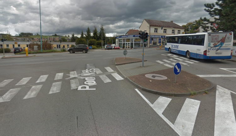 Policie hledá svědky tragické nehody v Pelhřimově. Nemáte záznam z palubní kamery?