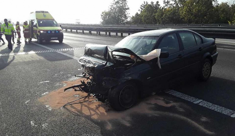 D1 na Vysočině stála, srazilo se zde devět aut, pět lidí se zranilo. Zasahoval i vrtulník