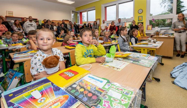 V pondělí a v úterý doma. ZŠ v Jihlavě budou mít kvůli covidu delší prázdniny