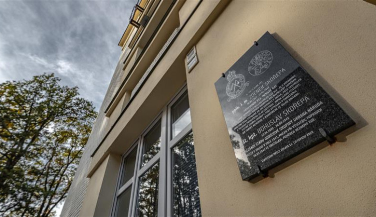 Jihlava má dvě nové pamětní desky. Připomenou tři hrdiny druhé světové války
