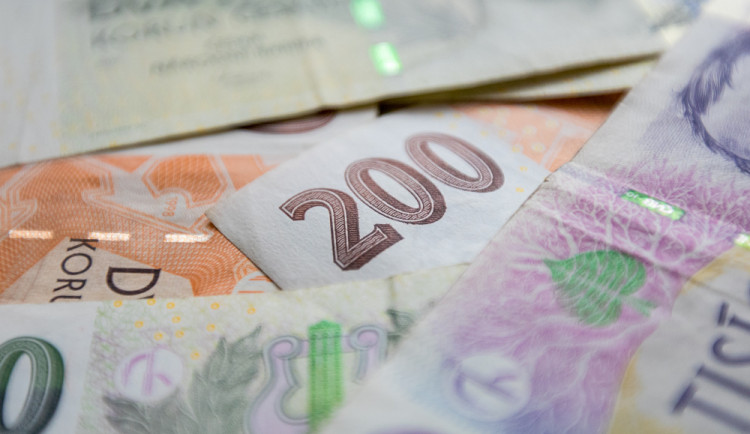Dlužíte pojišťovně, dopravnímu podniku nebo za nájem? Pomoct vám může Milostivé léto