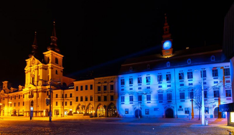 Jihlavou zazní Modlitba pro Martu. Radnice se rozzáří národními barvami