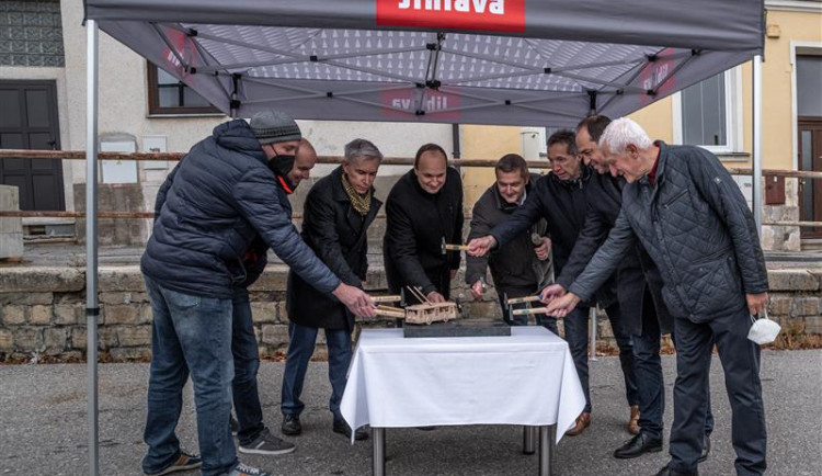 Stavba trolejí na Bedřichov a průmyslové zońy začala. Přinese nové linky G a H a veřejné osvětlení