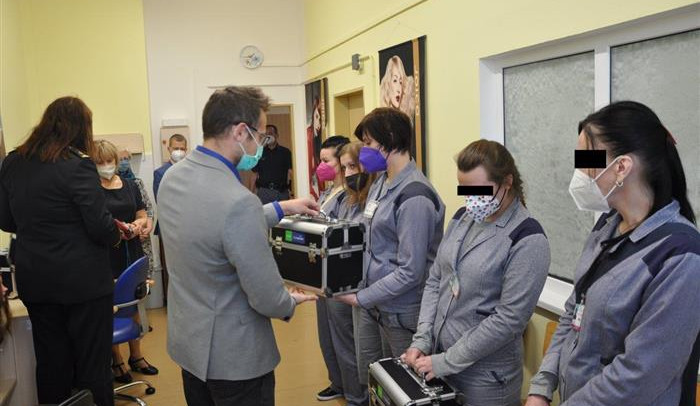 Po výkonu trestu kadeřnicí. Šest vězeňkyň ve Světlé chodí na další kurz