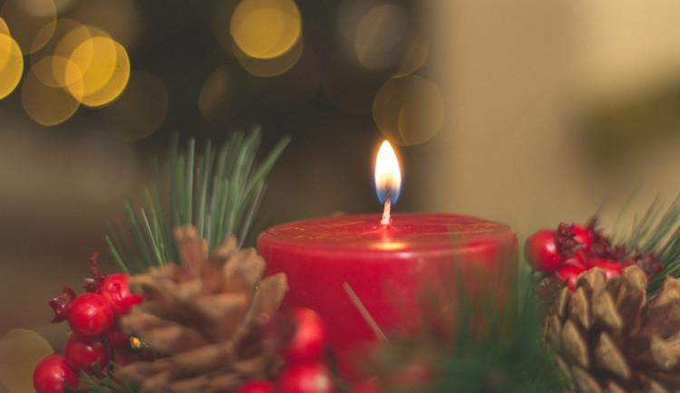 Dnes si zapálíme první svíčku na adventním věnci.  Do Štědrého dne zbývá 25 dní