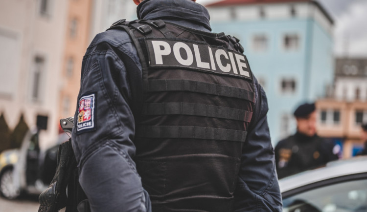 Sníh zřejmě překvapil řidičku, která bourala u Hosova na silnici II/602. Škoda se dostala na zhruba 300 tisíc