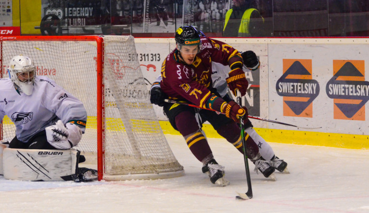 Čtvrtá prohra v řadě, Dukla doma podlehla Sokolovu 2:5